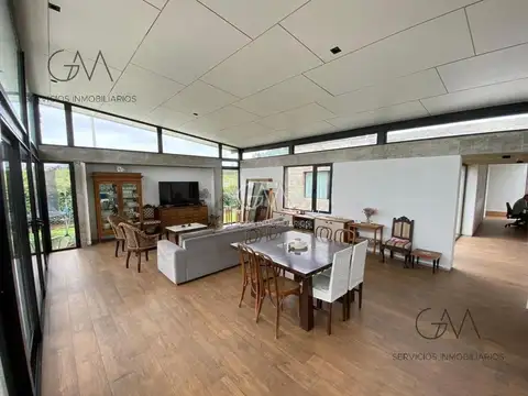 Casa 4 ambientes con 3 baños
