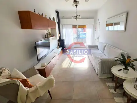 VENTA | CASA 3 AMBIENTES CON GARAGE, JARDÍN Y GALERÍA EN CARAPACHAY