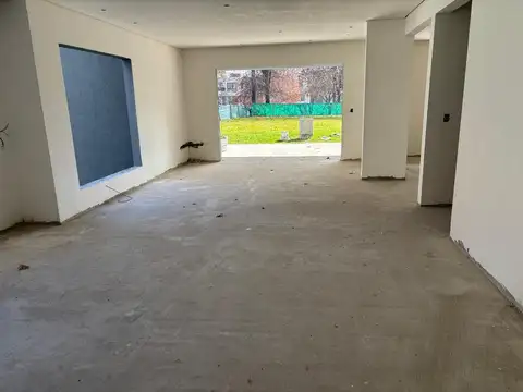 Casa en Venta con 11 cocheras