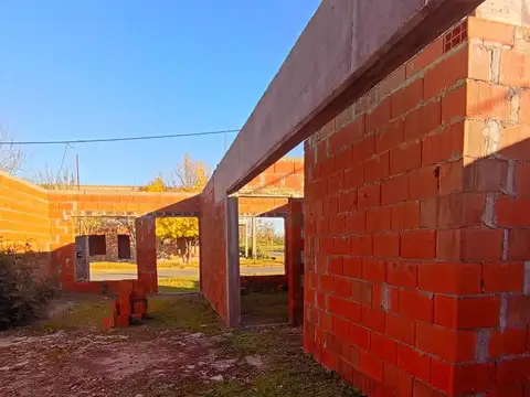 Casa 2 ambientes con 1 baño