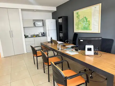 Oficina en Alquiler con 1 cochera