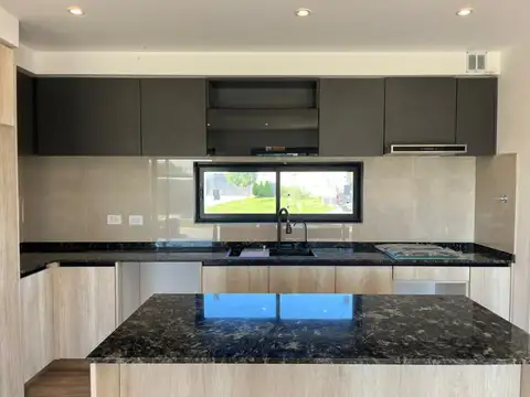 Casa en Venta en Pilar del Este - Santa Lucia, USD 179.000