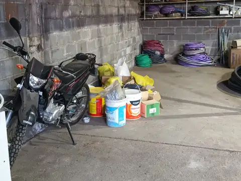 VENTA GALPON REFACCIONADO A 100 MTS DE AV COLON