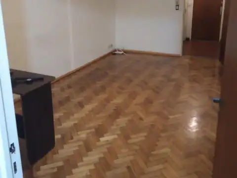 Maipú 977 e/ Francisco Melo y Haedo