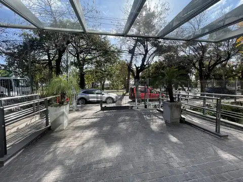 Oficina en Alquiler con 11 cocheras