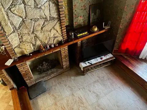 Oportunidad: Chalet 5 ambientes a reciclar en pleno Berazategui Centro