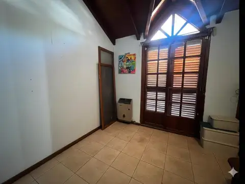 Casa 5 ambientes con 2 baños
