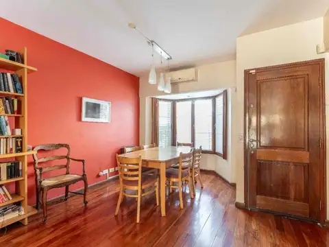 Venta Triplex de 5 amb. c/ cochera/jardín parrilla