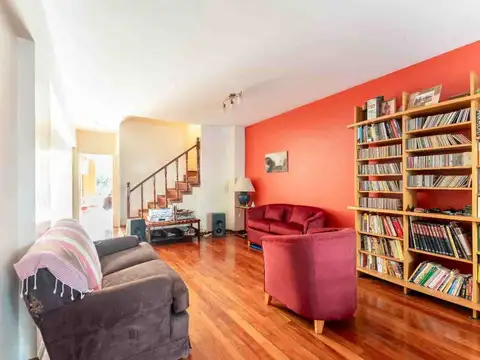 Casa en Venta con 2 cocheras