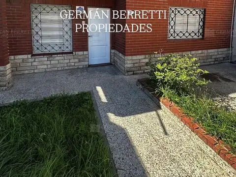 Casa  en Alquiler en Remedios De Escalada, Lanús, G.B.A. Zona Sur