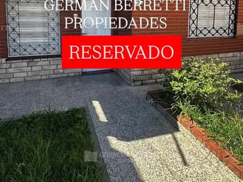 Casa  en Alquiler en Remedios De Escalada, Lanús, G.B.A. Zona Sur