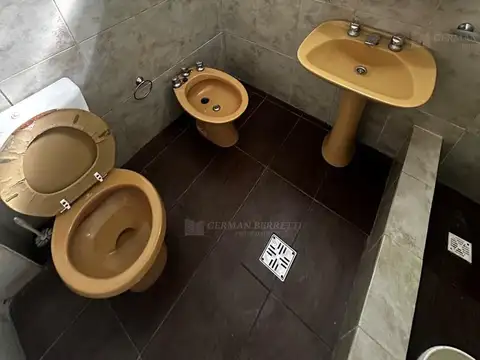Casa  en Alquiler en Remedios De Escalada, Lanús, G.B.A. Zona Sur