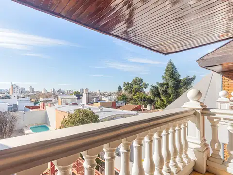 Casa 7 ambientes con 4 baños