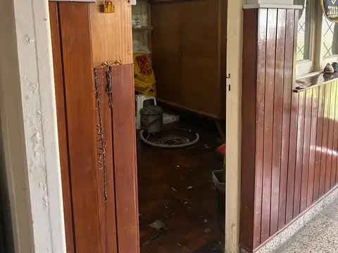 Casa 6 ambientes con 2 baños