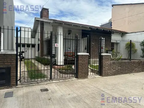 EXCELENTE CASA EN VENTA EN EL CORAZON DE MARTINEZ CUYO AL 1100