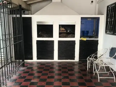 Casa - Venta - Argentina, Caseros -  Agustín Cafferata 5700