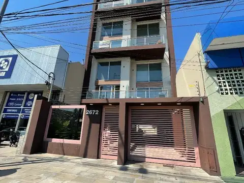 EN VENTA DEPARTAMENTO LUMINOSO Y MUY BUENA UBICACION