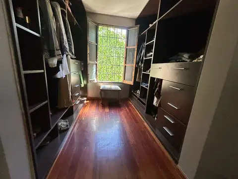 Casa 12 ambientes con 4 baños