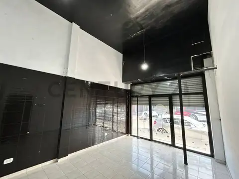 Local en Alquiler en Villa Luzuriaga, $ 600.000