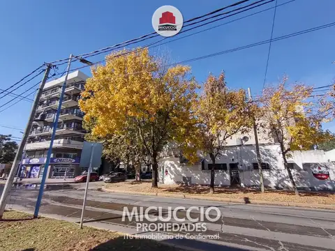 Lote con viviendas en venta, Cesar Díaz esquina Rivadavia, Escobar centro. INMEJORABLE UBICACIÓN.