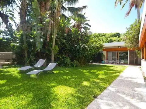 Casa 10 ambientes con 3 baños