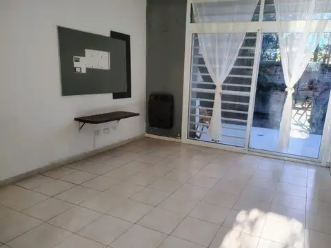 Depto Tipo Casa en Alquiler de 2 dormitorios