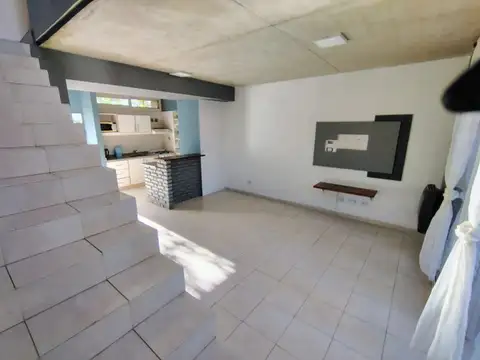 Depto Tipo Casa en Alquiler de 3 ambientes