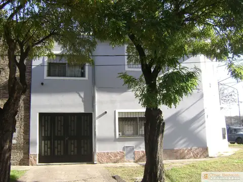 Casa en venta de 7 dormitorios c/ cochera en Parque Casado