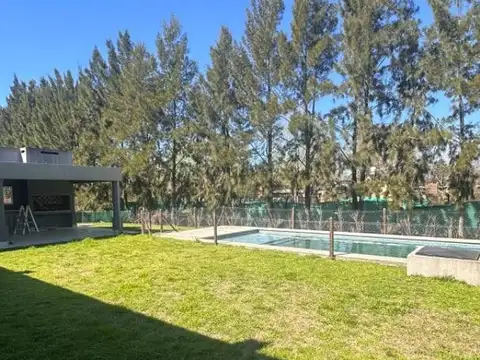 Casa 4 ambientes con 4 baños