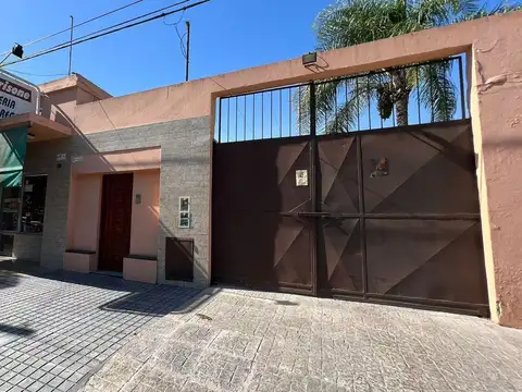 Casa en venta - 3 Dormitorios 2 Baños - 400mts2 - Mercedes