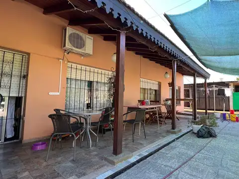 Casa 6 ambientes con 2 baños