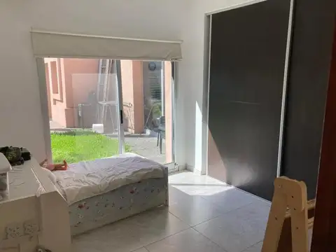 Casa en Alquiler con 1 cochera