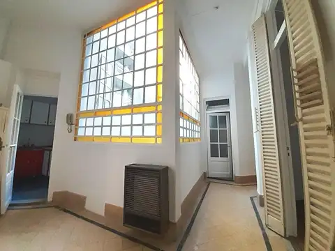 Excelente 3 dormitorios antiguo de categoria . Impecable!