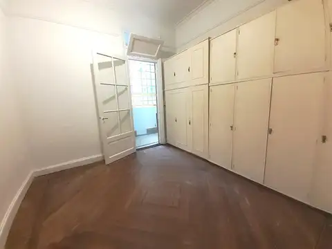 Excelente 3 dormitorios antiguo de categoria . Impecable!