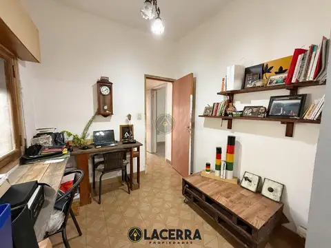 Casa 7 ambientes con jardin en Villa Ballester