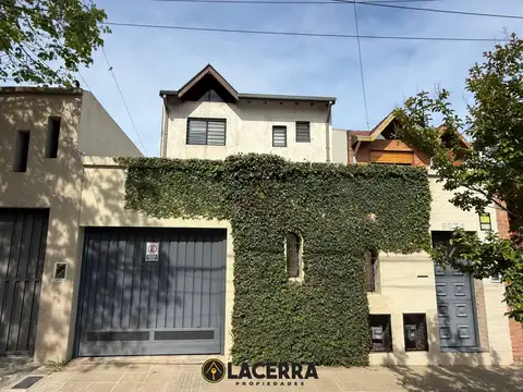 Casa 7 ambientes con jardin en Villa Ballester