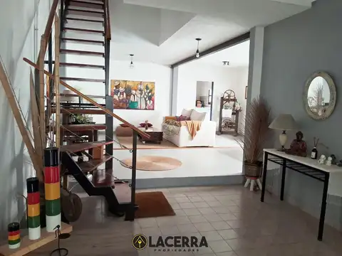 Casa 7 ambientes con jardin en Villa Ballester