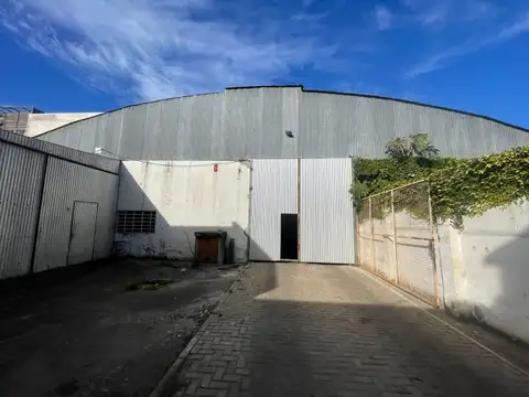 Bv. Oroño 3657 - Galpón 1.037 m2 en Alquiler