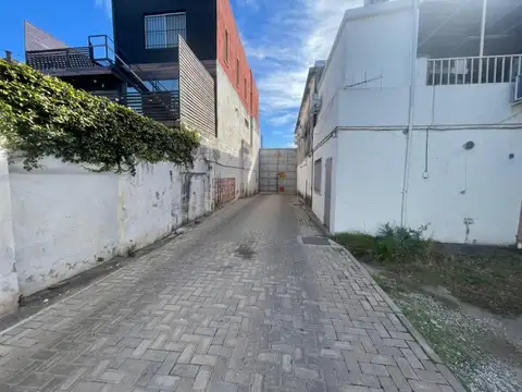 Bv. Oroño 3657 - Galpón 1.037 m2 en Alquiler