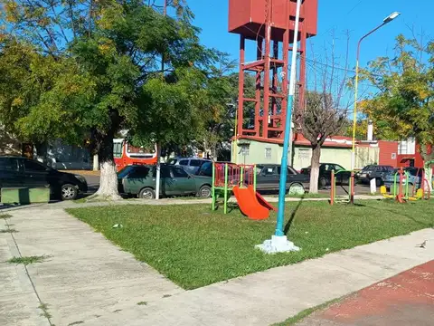 Casa 6 ambientes con 2 baños