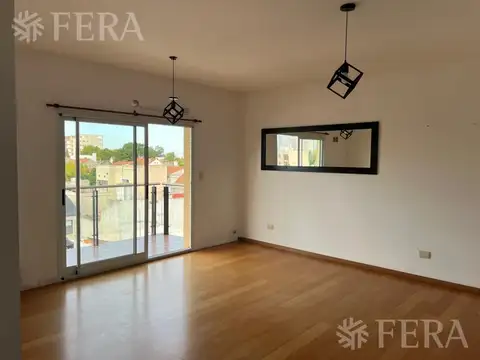 Venta departamento 2 ambientes con balcón y cochera en Wilde
