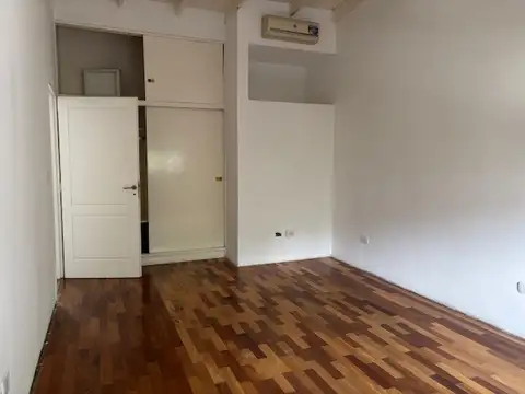 Casa en Alquiler con 1 cochera