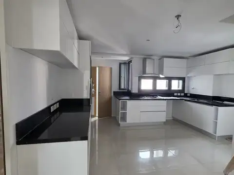 Departamento 4 ambientes con 3 baños