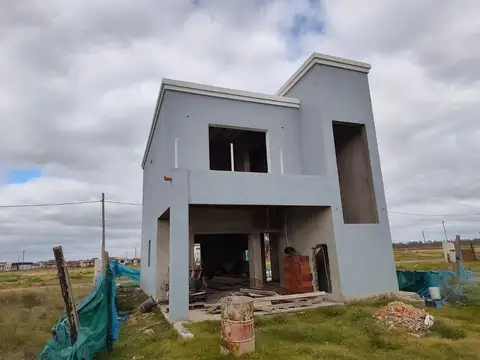 Casa 4 ambientes con 3 baños