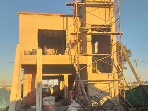 Casa 4 ambientes con 3 baños
