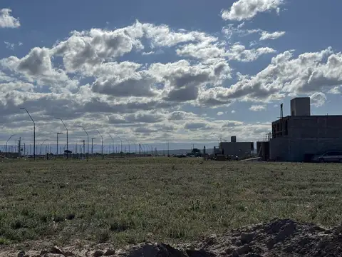 ¡Venta! Lote en Campos de Manantiales ¡Apto Dúplex! ¡Frente a espacio verde!