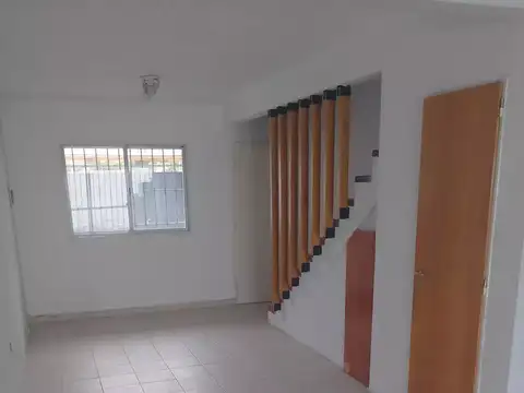 Casa en Alquiler con 1 cochera