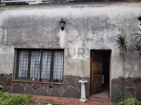 Casa 4 Ambientes sobre lote con gran potencial de desarrollo