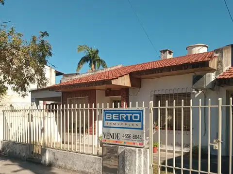 *LOTE DE 8,66 X 23 CON CHALET DE 3 AMB.