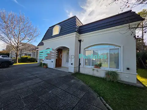Casa en alquiler en Barrio El Rocío con 2 dormitorios, todo en planta baja, muy buen estado